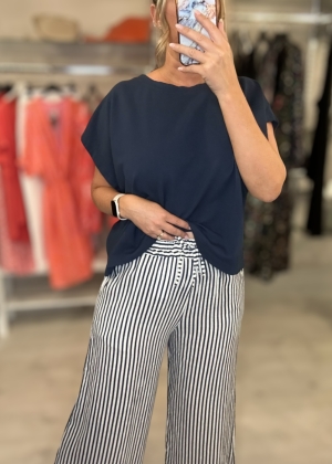 navystripetrouser Thumb