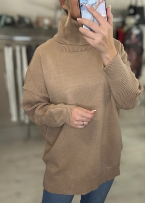 camelrollneck Thumb