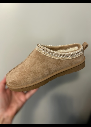 beige slipper  Thumb